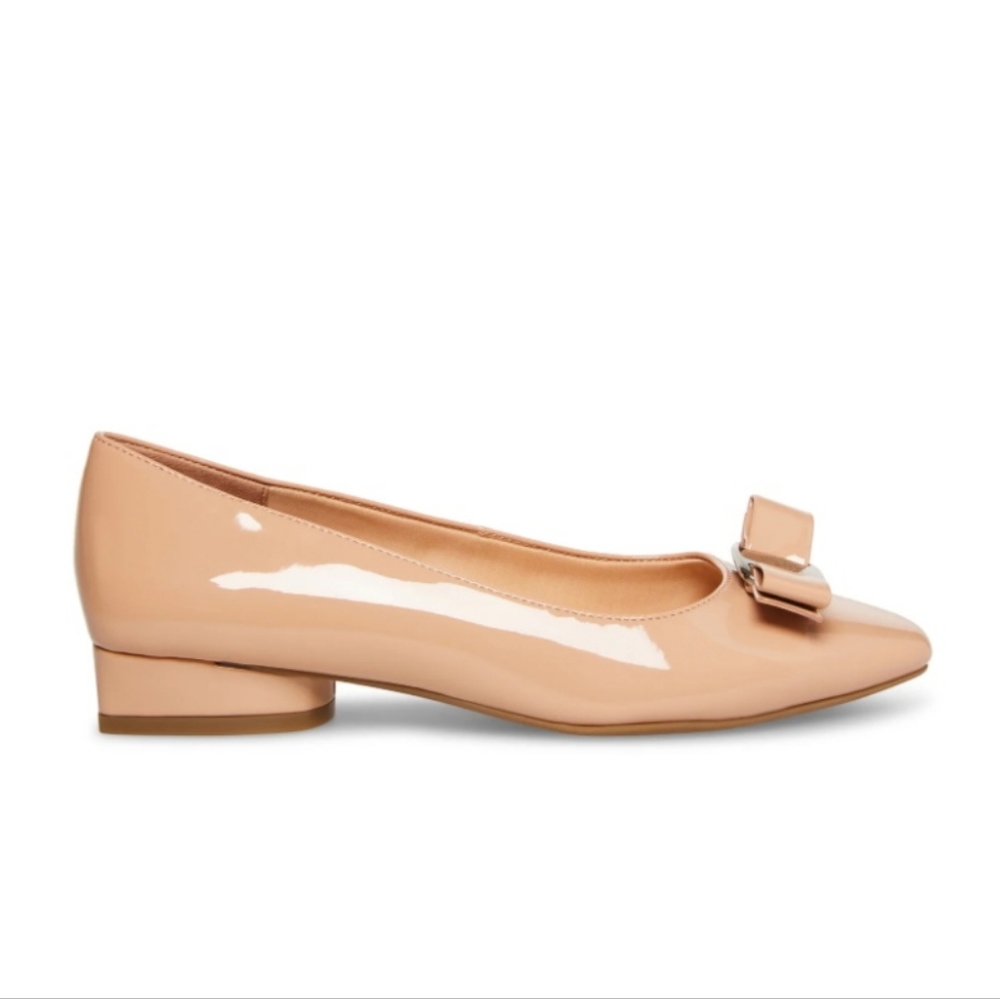 Anne Klein Charleston Flat in nude size 6
